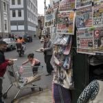 A man wearing a mask to curb the spread of the new coronavirus prepares to eat breakfast on a street in downtown Lima, Peru, Thursday, July 30, 2020. (AP Photo/Rodrigo Abd)
