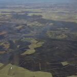 Vista aérea del incendio que afectó a Valdepiélagos (Madrid) y El Casar (Guadalajara), que está controlado desde las 21:10 de anoche