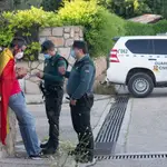 La Guardia Civil identifica a una persona en las inmediaciones de la vivienda de Pablo Iglesias e Irene Montero en Galapagar (Madrid) el pasado agosto