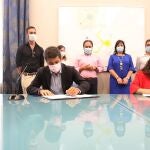 Carlos Mazón y Mónica Oltra firman el protocolo para racionalizar las competencias