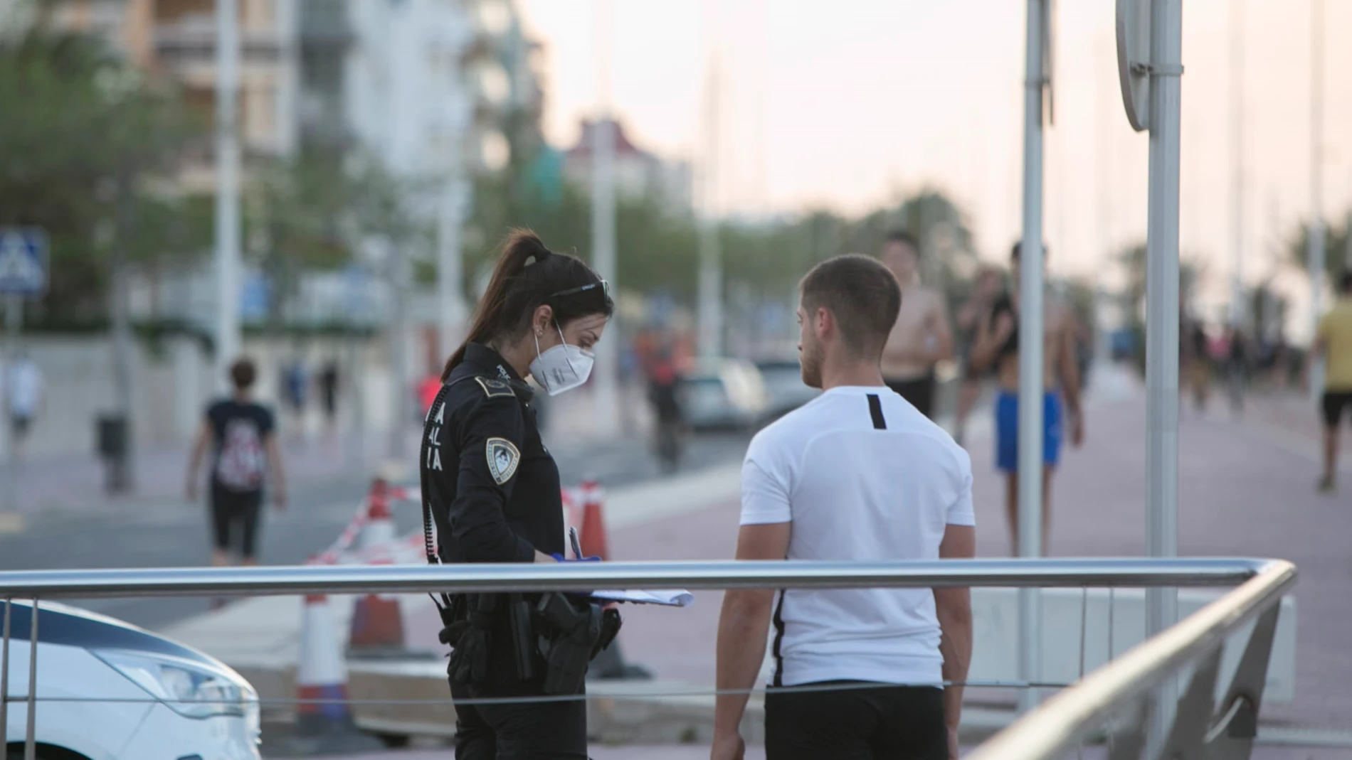 Coronavirus.- Gandia (Valencia) impuso 70 sanciones este fin de semana por incumplir la normativa y 15 por botellones
