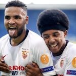 Kounde (derecha), que en la imagen celebra el gol que marcó En-Nesyri en los octavos de la Liga Europa ante el Roma, defendió a su compatriota del Atlético, Lemar