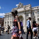 Varios turistas en la Fontana di Trevi