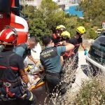 La Guardia Civil y los bomberos rescataron al senderista