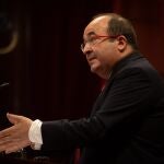 El presidente del grupo parlamentario del PSC, Miquel Iceta, durante su intervención este mediodía del pleno extraordinario del Parlamento de Cataluña, solicitado por el presidente de la Generalitat, Quim Torra, para abordar la decisión del rey Juan Carlos de trasladarse fuera de España