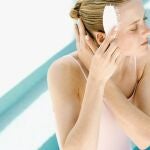 ¿Me puedo desenredar el pelo cuando salgo de la piscina?