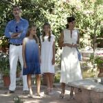 El rey Felipe VI, la reina Letizia, y las infantas Leonor (d) y Sofía