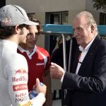 Carlos Sainz Junior (ESP, Scuderia Toro Rosso), Roberto Merhi (ESP, Manor Marussia F1 Team), King Juan Carlos during the Emirates Formula One Grand Prix in Abu Dhabi, United Arab Emirates.