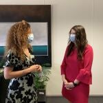 La diputada de Empleo, Promoción Provincial y Sostenibilidad, Noemí Otero, conversa con la vicepresidenta de la Diputación de Valladolid, Gema Góme
