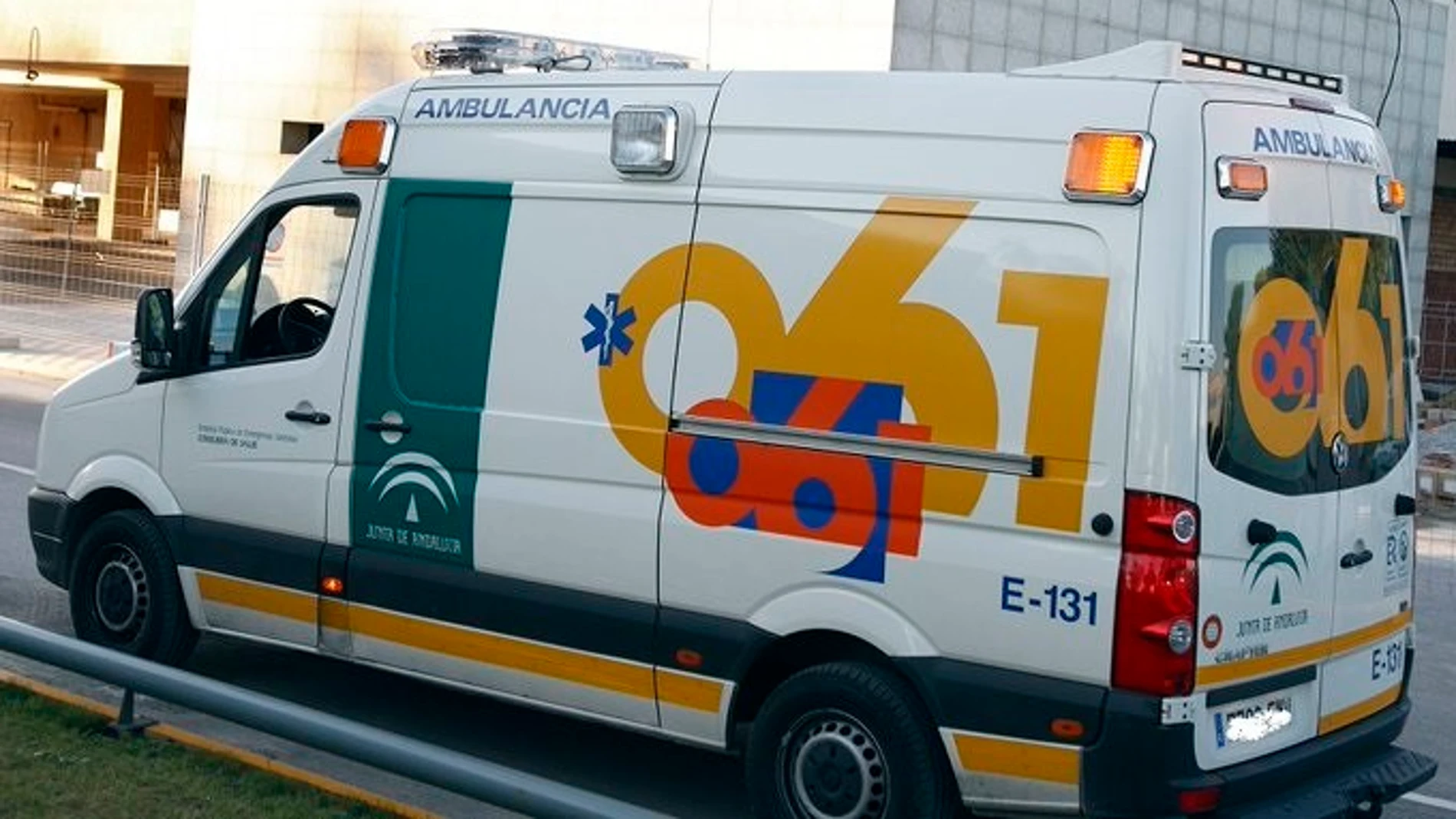 Almería.- Sucesos.- Una menor y tres adultos heridos al colisionar dos turismos en Almería