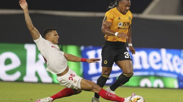 Diego Carlos, en el momento del penalti a Adama Traoré