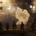 La Policía bielorrusa dispara gases lacrimógenos contras los manifestantes en Minsk