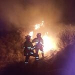 Bomberos luchan contra el fuego en Lorca