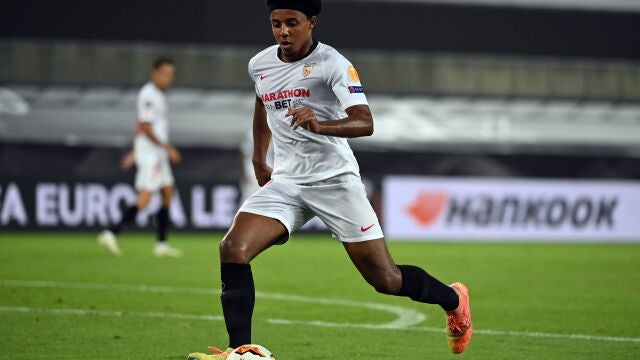 Jules Koundé con el Sevilla.