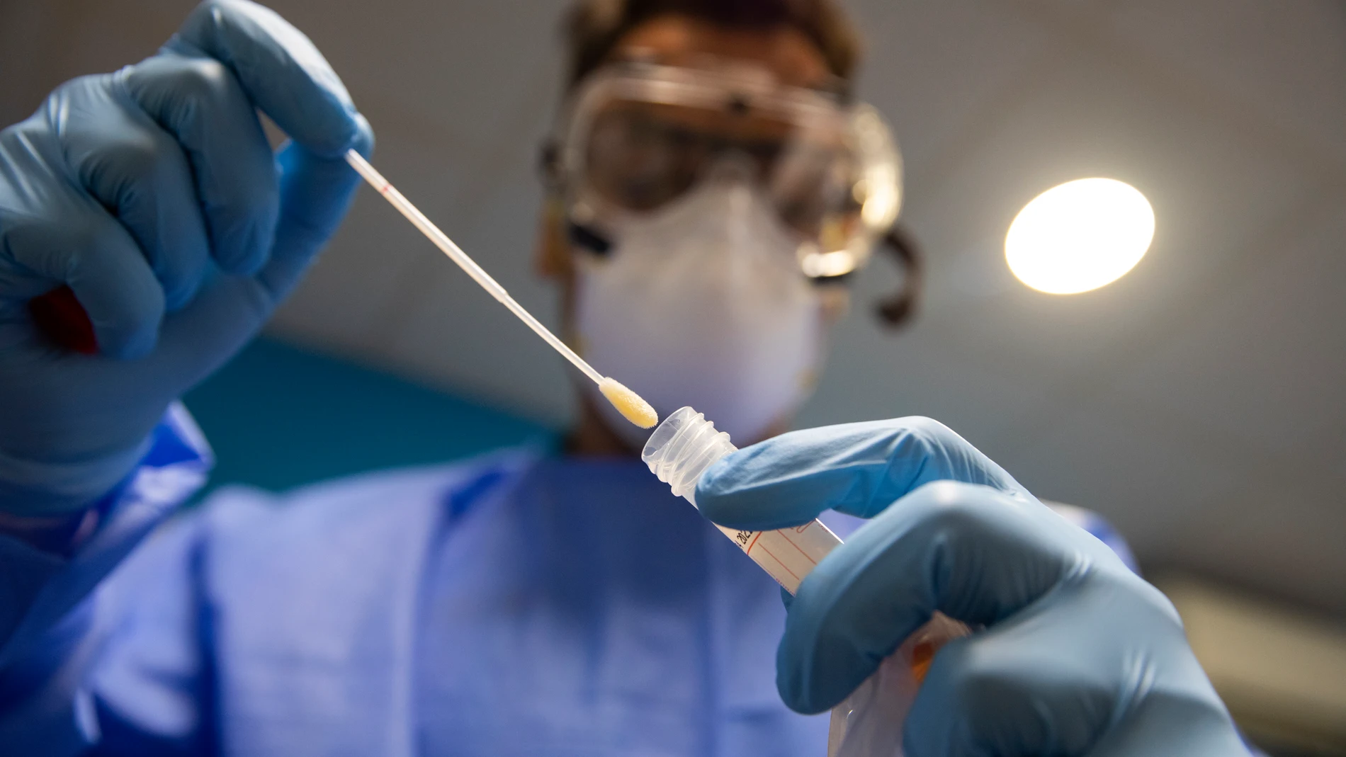 Realización de test de coronavirus, PCR