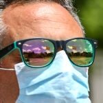 Humanos con mascarilla