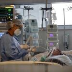 Las directrices fundamentales dirigidas a los hospitales son que disminuyan los ingresos programados, tanto quir&uacute;rgicos como m&eacute;dicos