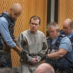 El terrorista australiano Brenton Tarrant escucha las declaraciones de las víctimas del doble atentado en Nueva Zelanda