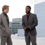 Robert Pattinson y John David Washington en "Tenet"