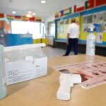 Preparativos para la "vuelta al cole" en un centro educativo de Madrid