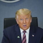 El presidente Donald J. Trump durante una reunión para preparar los planes de contingencia por el huracán Laura antes de dar su "speach" de cierre de la convención nacional de su partido