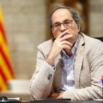 -El presidente de la Generalitat, Quim Torra, durante la reunión telemática que ha mantenido con el vicepresidente del Govern, Pere Aragonès, y los consellers de Presidencia, de Interior, de Salud, de Educación, el secretario de Salud Pública, el director general de Centros Públicos y el responsable jurídico de la Generalitat, para seguir la evolución de la COVID-19.