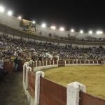 El diestro Morante de la Puebla con su primer toro, durante el festejo taurino celebrado hoy en Mérida en Homenaje al ganadero Borja Domecq, fallecido a causa del COVID-19, compartiendo cartel con Julián López "El Juli" y José María Manzanares, con toros de Jandilla. EFE/Jero Morales