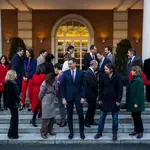 El presidente del gobierno, Pedro Sánchez posa junto con los miembros de su gabinete en la foto de familia en la Moncloa antes del primer Consejo de Ministros del Gobierno de coalicion presidido por Pedro Sánchez, este martes 14 de enero en Madrid© Alberto R. Roldan MADRID 14/01/2020