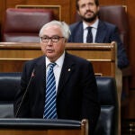 El ministro de Universidades, Manuel Castells, responde a una pregunta durante una sesión de control al Gobierno.-Archivo.