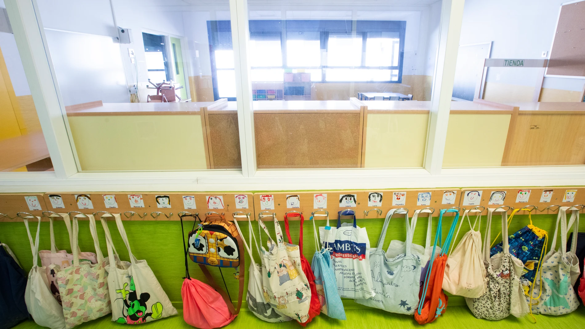 El equipo de psicólogos de ifeel explica las claves para facilitar la vuelta al cole de los niños cuando aparecen muchas preguntas en este inicio de curso atípico.