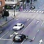 Momento en el que se produjo el incidente entre un turismo y un conductor de un patinete