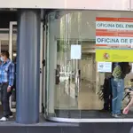 Se considera desempleo parcial cuando se produce una reducción de la jornada de forma temporal por una decisión empresarial o por una resolución judicial en un procedimiento concursal.