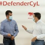 El secretario general del PSOECyL y portavoz en las Cortes, Luis Tudanca (I), se reúne con representantes de empresas de actividades extraescolares de Castilla y León. Le acompaña en la imagen el portavoz socialista de educación en las Cortes de Castilla y León, Fernando Pablos (D).
