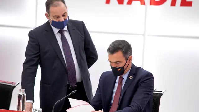 El presidente Sánchez señaló en una reciente visita a Valencia la semana pasada que es necesario aprobar los Prespuestos Generales del Estado para realizar el reparto de fondos europeos. En la imagen, junto al ministro Ábalos Executive Federal Meeting of the Socialist Party