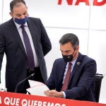 El presidente Sánchez señaló en una reciente visita a Valencia la semana pasada que es necesario aprobar los Prespuestos Generales del Estado para realizar el reparto de fondos europeos. En la imagen, junto al ministro Ábalos