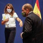 La ministra de Trabajo, Yolanda Díaz, y el presidente de ATA, Lorenzo Amor