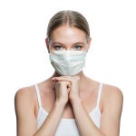 Uno de los consejos para evitar el maskné es restringir el uso de bases de maquillaje.