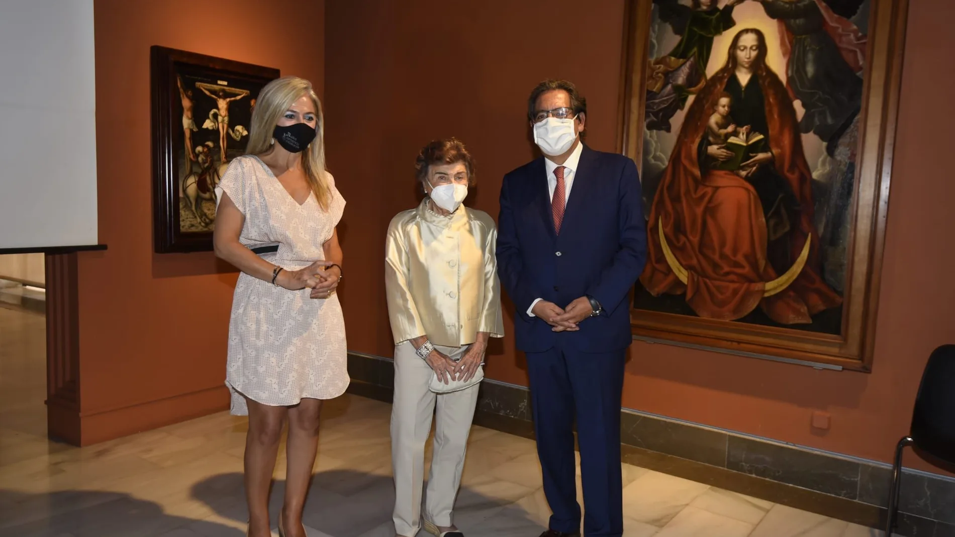 La consejera de Cultura, Patricia del Pozo, junto a Carmen Laffón y el presidente de la Fundación Cajasol, Antonio Pulido