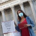 La coordinadora de ‘Derecho a Vivir’, Rosana Ribera, ante el Congreso de los Diputados