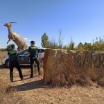 Efectivos de la Guardia Civil investigan los hechos en Garray