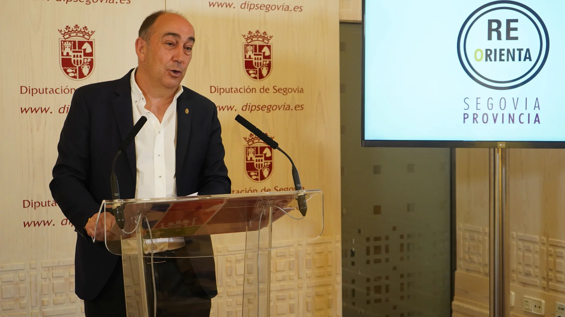 El presidente de la Diputación de Segovia, Miguel Ángel de Vicente, durante la presentación del Programa "ReOrienta"