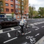 La DGT regulará la velocidad de los coches para adelantar a las bicis