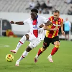 Arnaud Kalimuendo Muinga con el PSG.