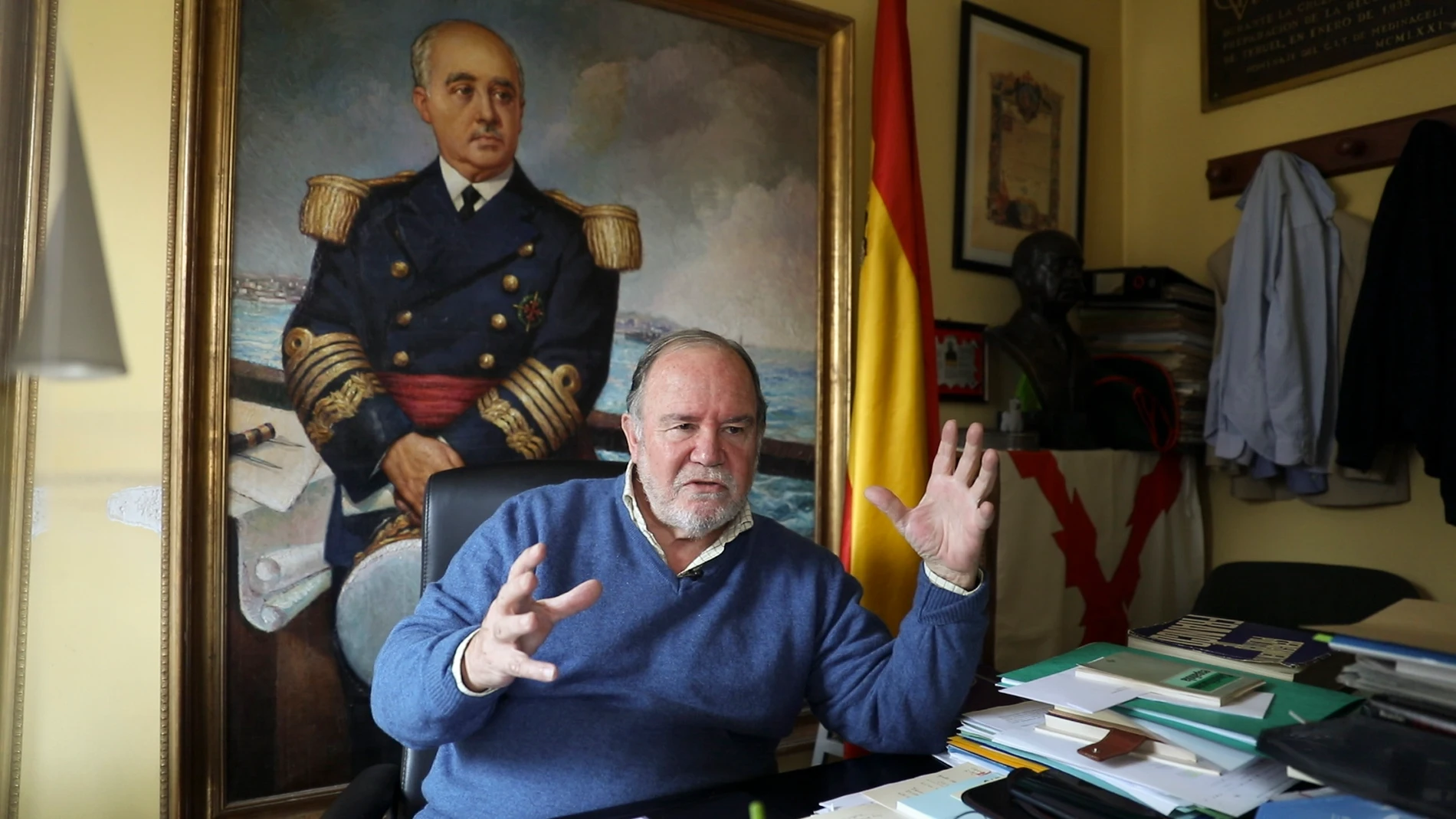 El presidente de la Fundación Franco, Juan Chicharro, en su despacho de la sede madrileña de la entidad, donde se guarda el archivo del «Caudillo»