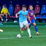 Okay Yokuslu con el Celta de Vigo frente al Eibar.