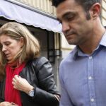 La esposa de Bárcenas A su izquierda el chofer Sergio Rios..