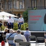 El coordinador nacional de ERC y vicepresidente del Govern, Pere Aragonès junto a la consellera de Justicia, Ester Capella y el alcalde de Manresa, Marc Aloy, durante la presentación del libro "Tornarem a vèncer" de Marta Rovira.