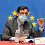 El ministro de Sanidad, Salvador Illa, durante la reunión mantenida con el presidente de la Federación Española de Municipios y Provincias (FEMP), Abel Caballero, este miércoles en la sede de la FEMP, en Madrid