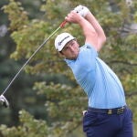 Jon Rahm golpea una bola en el US Open