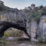 Puentedey, el «puente de Dios», creado por el río Nela, en la provincia de Burgos